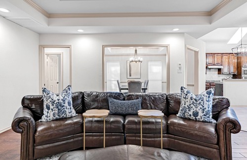 Grapevine House | Family friendly transitional and modern designed home away from home