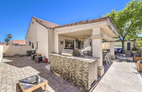 River Mountain House | Family Fun for Everyone in Las Vegas- 4 Bedrooms, Billiards, Game Room