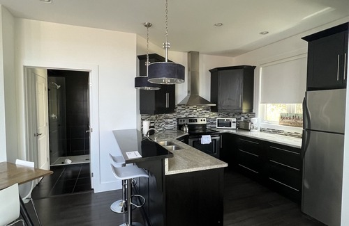 Grand Bend Cottage | Family Getaway, Steps from Grand Bend Main Beach!