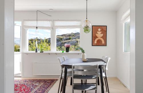 Skaerhamn Villa | Family home near the ocean, with large patio & BBQ