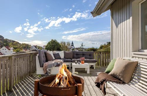 Skaerhamn Villa | Family home near the ocean, with large patio & BBQ
