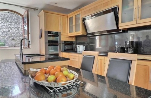 Miramas House | Family home on the heights of Miramas-Le-Vieux in the heart of Provence