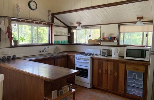 Mooloolah Valley House | Family Home - Pets welcome . 15km to Australia Zoo, 20km to amazing beaches.