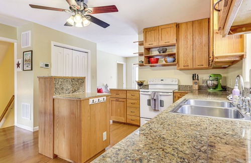 Haywood House | Family Home w/Game Room & Decks in Etlan!