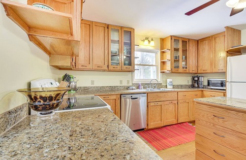Haywood House | Family Home w/Game Room & Decks in Etlan!