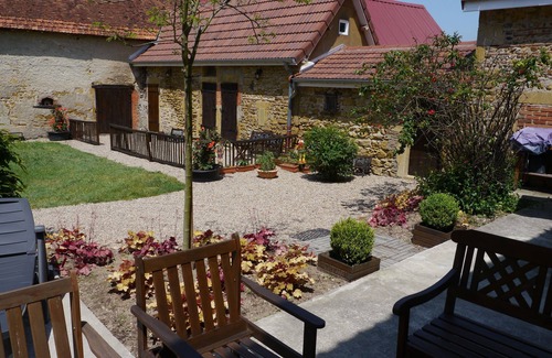 Vindecy House | Family home with many dépendances on 8000 m² of closed garden/14 people