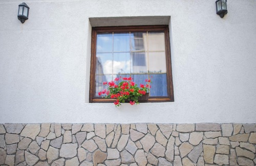 Konjic Apartment | Family house, quiet location,front yard, free parking, close to the Old bridge.