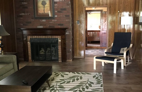 Edray House | Family & Pet Friendly, Peaceful Setting, Incredible Views - 5 Min to Marlinton
