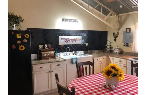 Waelder House | Family/pet friendly retreat, convenient to Austin, and south central Texas.