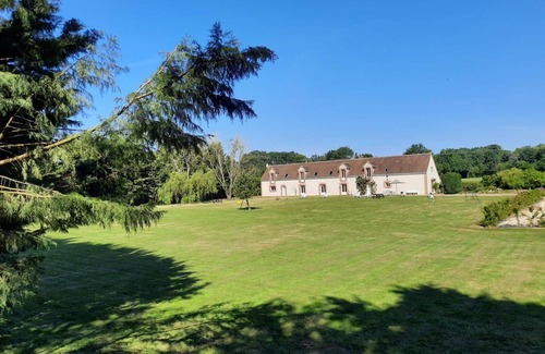 Danze Cottage | Family Retreat with Private Pool, Games, and Farm Animals in the Countryside