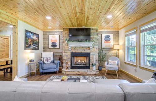 Gatlinburg - Pigeon Forge House | Family Sevierville Cottage with Game Room and Hot Tub!