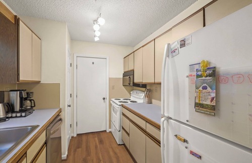 Beech Mountain House | Family size! Close to the resort! Outdoor firepit! Pet friendly!