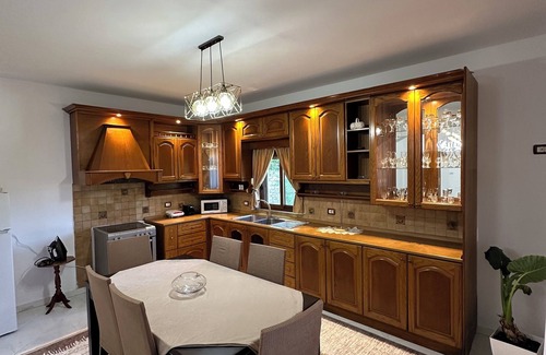 Berat Villa | Family - sized villa , pet friendly , city and castle view with a big garden !