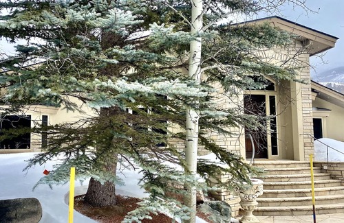 Silverthorne House | Family Ski Home, HOT TUB, private Fly Fish, Brek 25, Copper 20, Vail 30