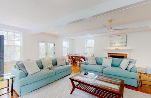 Barnstable House | Family Tides