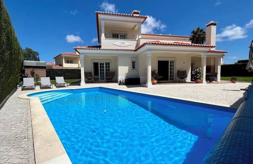 Praia del Rei Villa | Family villa with private heated pool, close to local amenities & superb beaches