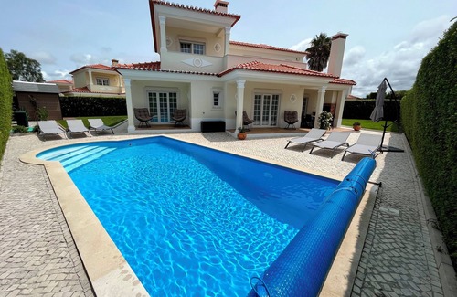 Praia del Rei Villa | Family villa with private heated pool, close to local amenities & superb beaches
