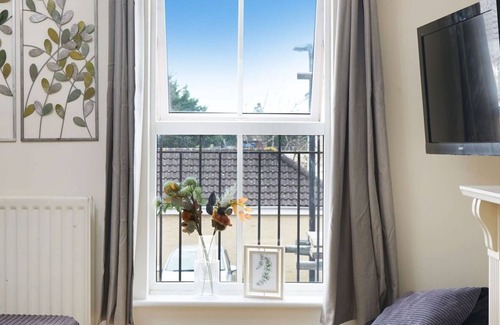 Langley Marish House | Family & Work stays w/2x Ensuite & Prv Parking 1+