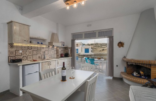 Apollonia House | FANI DREAM SUITE 2&3 By Vilos Suites