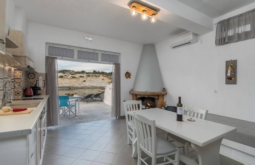 Apollonia House | FANI DREAM SUITE 2&3 By Vilos Suites