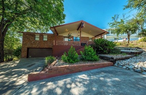 New Braunfels House | Fantastic 3-bedroom house near downtown NB and Gruene!