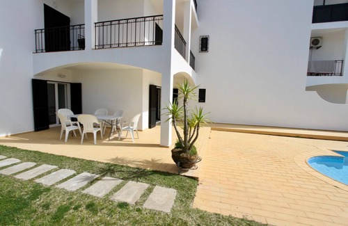 Portimao Apartment | FANTASTIC AND SPACIOUS T3 WITH PRIVATE SWIMMING POOL, 10 MINUTES TO FOOT OF LOCAL BEACHES