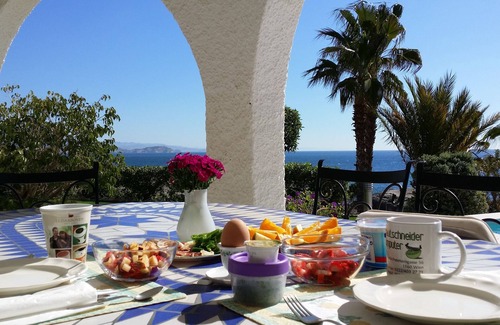 Cala Panizo House | Fantastic finca right by the sea with infinity pool