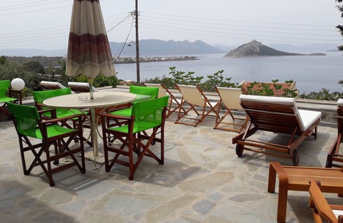 Kontos Cottage | Fantastic House with a Wonderful View of the Sea