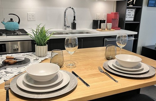 Southeast False Creek Condo | Fantastic Olympic Village 1BR+Den with A/C