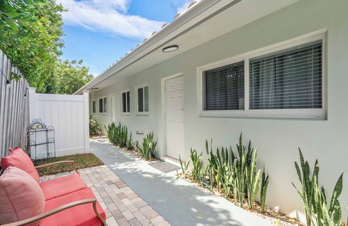 Santa Barbara Estates Apartment | Fantastic Studio Efficency in beautiful Pompano Beach Pointe!