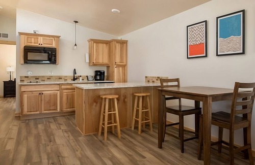 Boardman Hotel | Fantastic Sunsets & the Best Views! Gorgeous Room w/Outdoor Pool & Free Parking