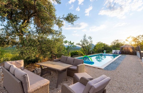 Sestanovac House | Fantastic vacation home with pool and fantastic views.