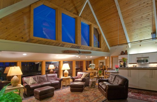 West Hills House | Fantastic view of Bend with pickleball and basketball court