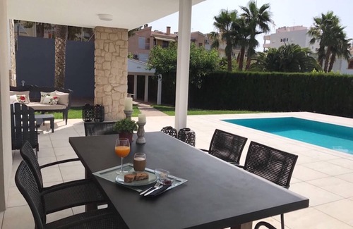 Benicassim Villa | Fantastic villa on the beach with private pool