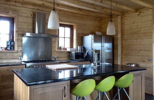 Linde Villa | Fantastic wooden Villa "Tine" with Wi-Fi, Garden, Balcony, Terrace and Sauna
