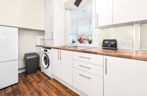 Hamilton Apartment | Fantastically positioned ground floor apartment in centre of Hamilton