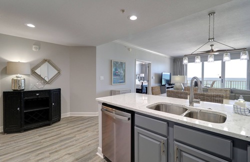 Long Beach Condo | Fantastically Remodeled Marisol Condo w/Oceanfront Master Suite!