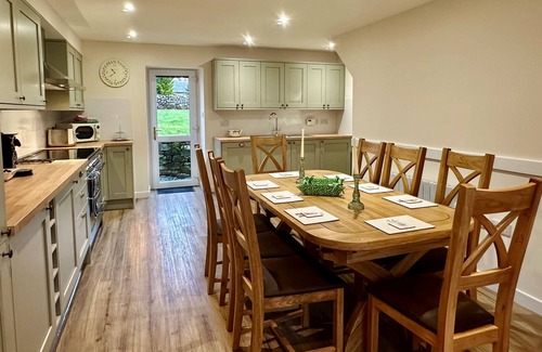 Slate Islands Cottage | Farm Cottage 3 - a spacious house that sleeps up to 10 guests