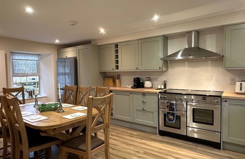 Slate Islands Cottage | Farm Cottage 3 - a spacious house that sleeps up to 10 guests