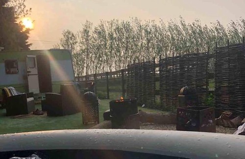 Wisbech House | Farm stay amongst friendly llamas