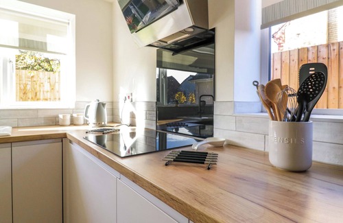 Sutton Cottage | FARMER'S REST, family friendly in Sutton, Cambridgeshire