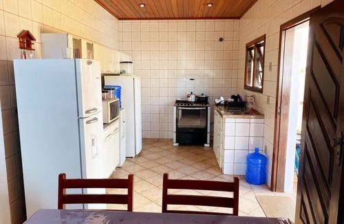 Mairinque House | Farmhouse in condominium with ample space, barbecue and pizza oven.