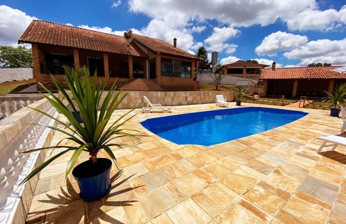 Mairinque House | Farmhouse in condominium with ample space, barbecue and pizza oven.