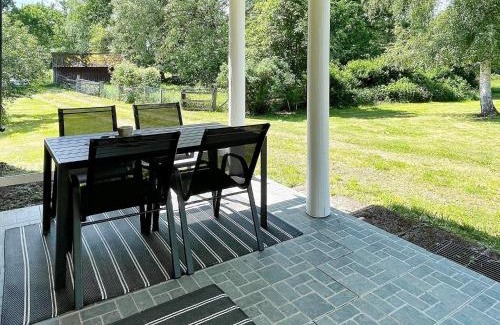 Hogsby House | Farmhouse Retreat Near Lakes and Coast