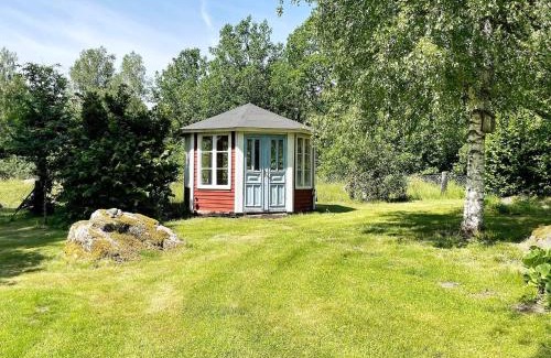 Hogsby House | Farmhouse Retreat Near Lakes and Coast