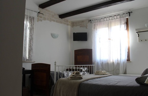 Gli Angeli House | farmhouse surrounded by greenery near the city center and 10 minutes from the sea