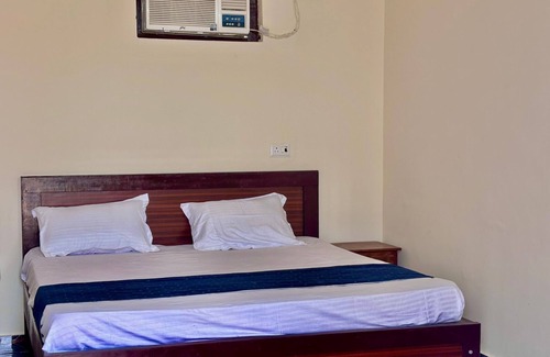 Gurugram Other | Farmhouse with 5 bedrooms and fitness room, WiFi in welcoming Gurugram private