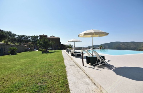 Perdifumo House | Farmhouse with infinity pool. Ideal for groups.