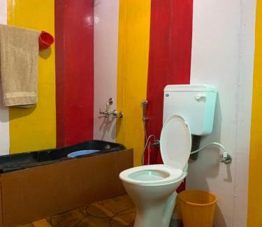 Dal Lake Boat Rental | Farooq Biloo palace