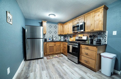 Near East Side Cottage | Fascinating 2br/1ba Near Festive DT and Riverwalk